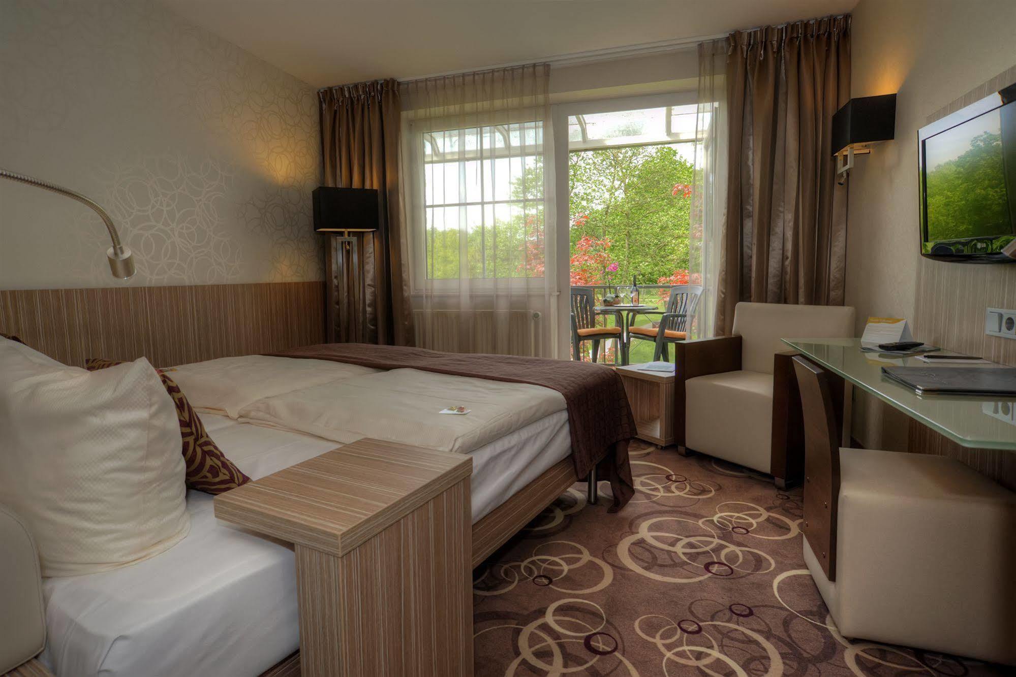 Nordwest-Hotel Бад Цвишенан Екстериор снимка